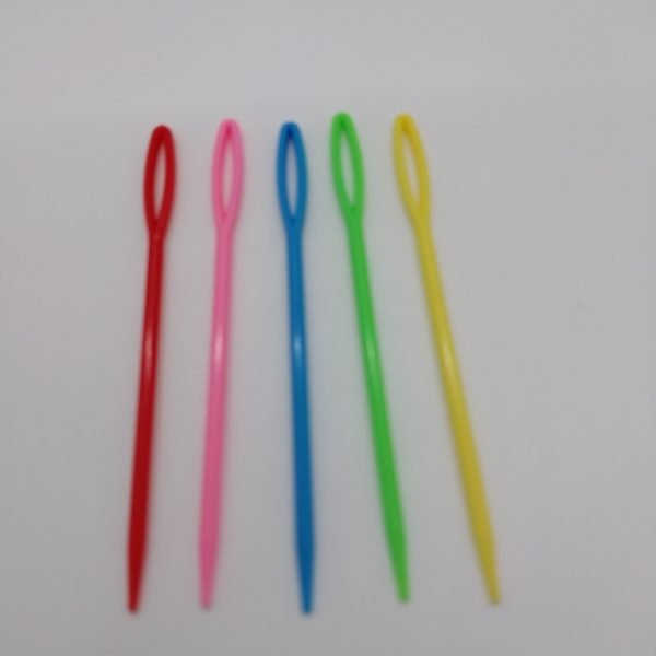 Plastic Needles (5 needles in a pack)